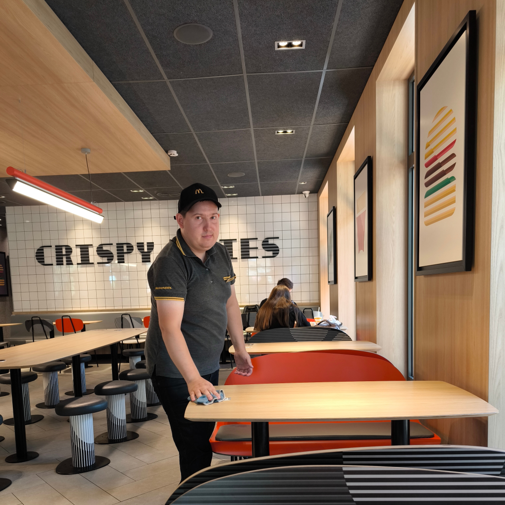Miroslavas McDonald's valo stalą